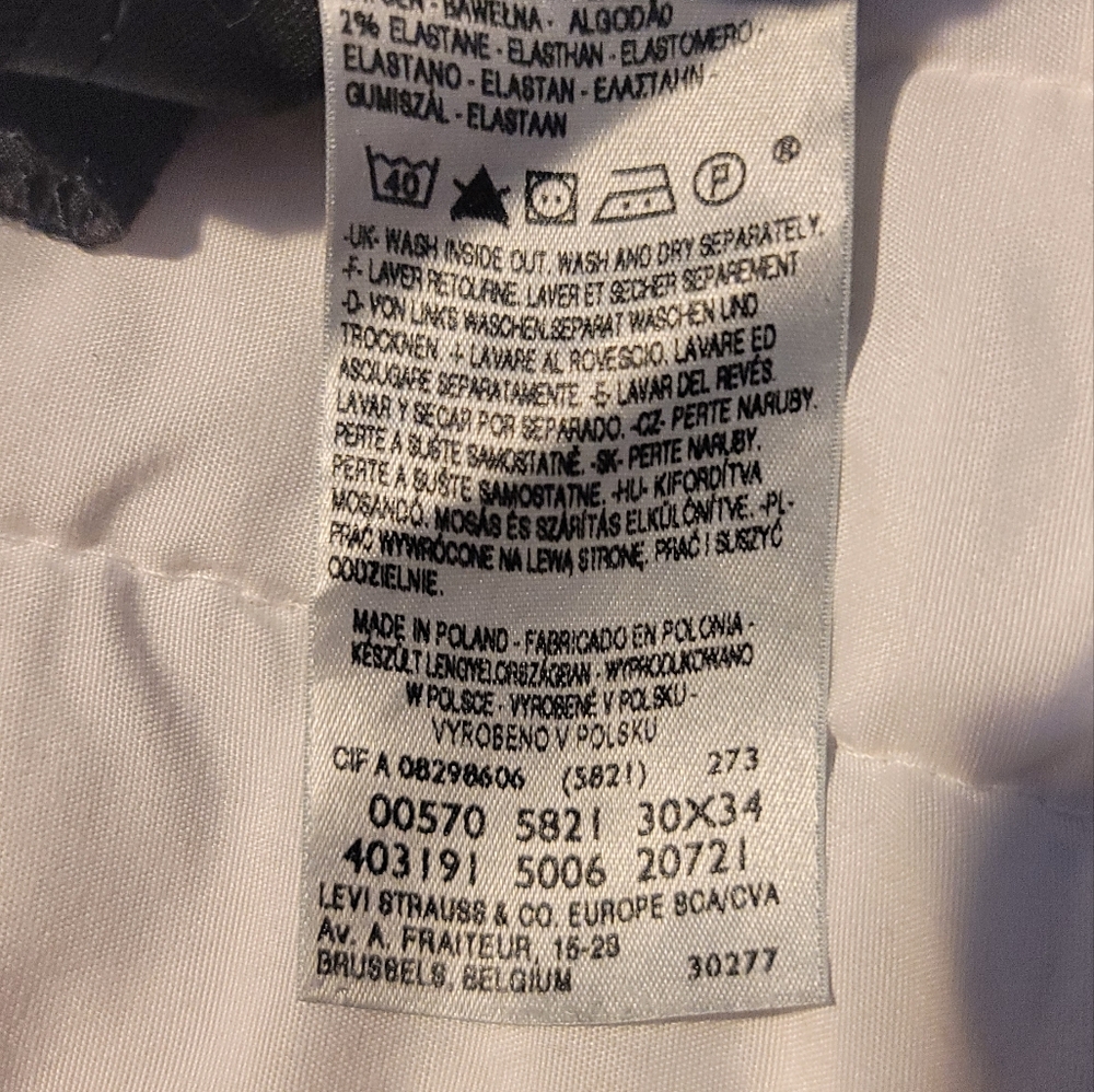 Levi's Women's  Jeans "S" - Picture 5 of 5